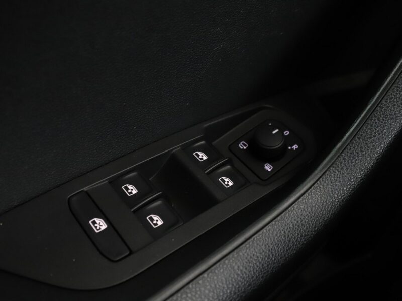 Škoda Karoq FV23% virtual cocpit kamera i czujniki parkowania klima auto