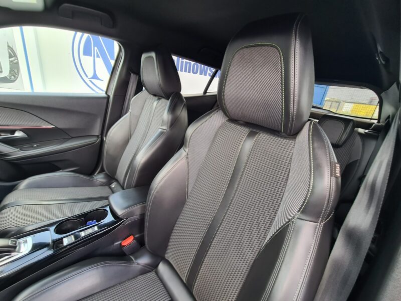 Peugeot 2008 GT Navi Kamera 2xPDC Full Led Półskóry Wolne Ręce Asystent Radar Alu II (2019-)