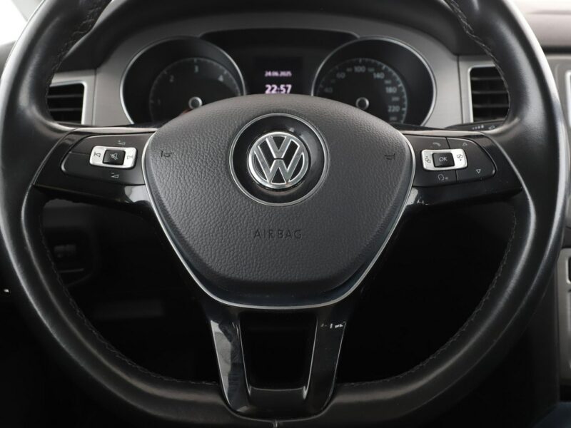 Volkswagen Golf Sportsvan klimatyzacja grzane fotele panorama czujniki parkowania I (2014-)