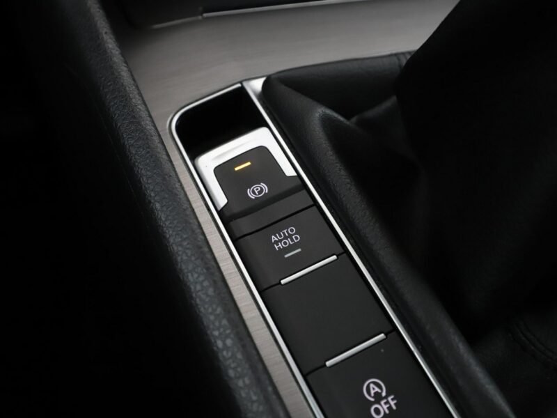Volkswagen Golf Sportsvan klimatyzacja grzane fotele panorama czujniki parkowania I (2014-)