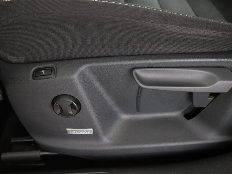 Volkswagen Golf Sportsvan klimatyzacja grzane fotele panorama czujniki parkowania I (2014-)
