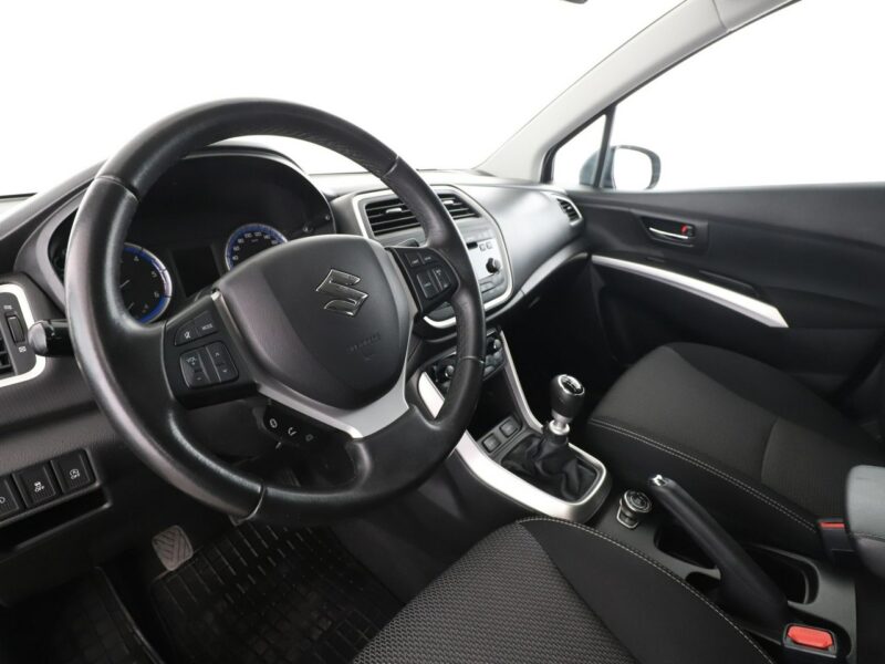 Suzuki SX4 S-Cross 4x4 klima auto grzane fotele hak multifunkcja