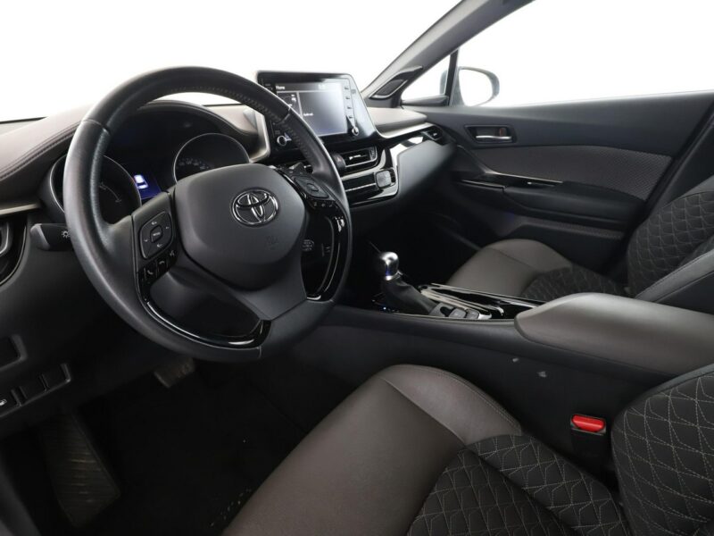 Toyota C-HR Lounge niski przebieg grzane fotele półskóra kamera ACC LED JBLpremium