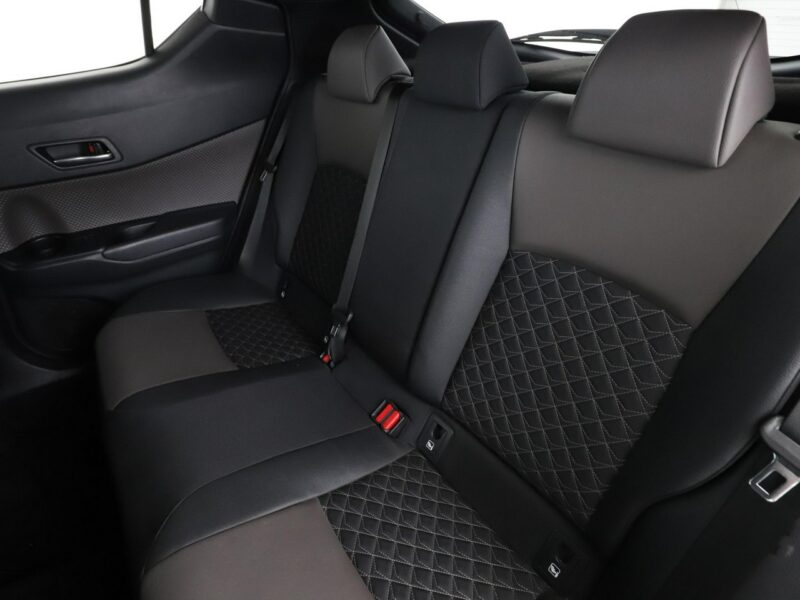 Toyota C-HR Lounge niski przebieg grzane fotele półskóra kamera ACC LED JBLpremium