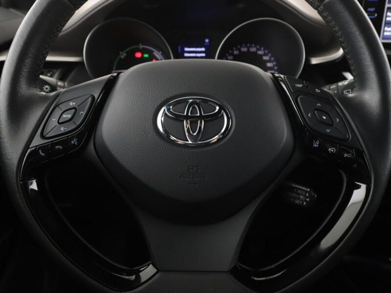 Toyota C-HR Lounge niski przebieg grzane fotele półskóra kamera ACC LED JBLpremium