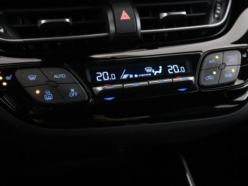 Toyota C-HR Lounge niski przebieg grzane fotele półskóra kamera ACC LED JBLpremium