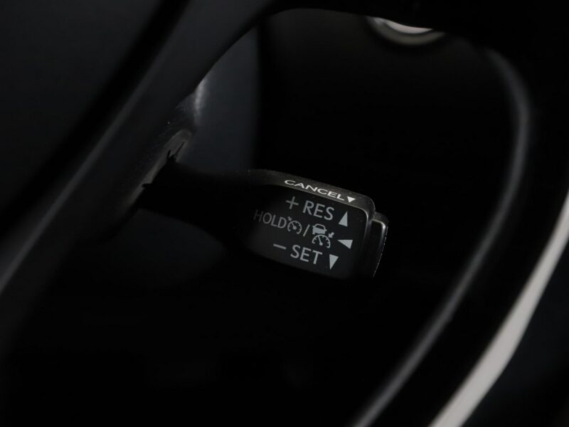 Toyota C-HR Lounge niski przebieg grzane fotele półskóra kamera ACC LED JBLpremium