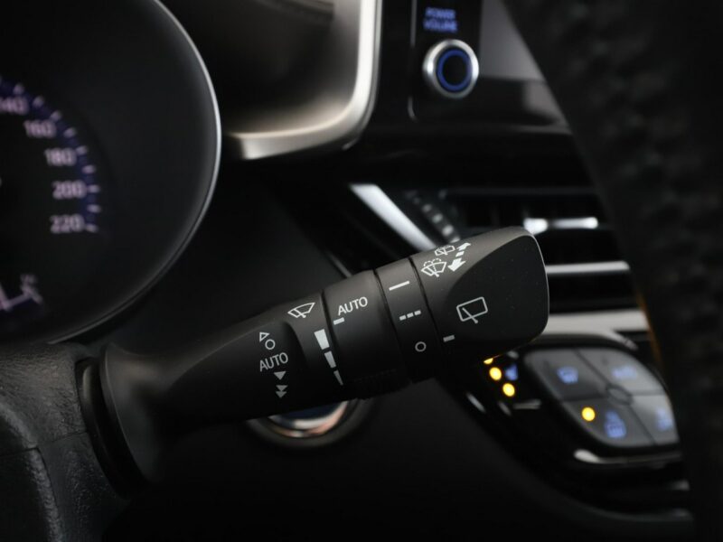 Toyota C-HR Lounge niski przebieg grzane fotele półskóra kamera ACC LED JBLpremium