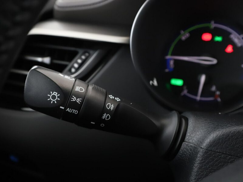 Toyota C-HR Lounge niski przebieg grzane fotele półskóra kamera ACC LED JBLpremium