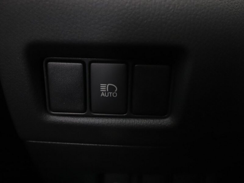 Toyota C-HR Lounge niski przebieg grzane fotele półskóra kamera ACC LED JBLpremium