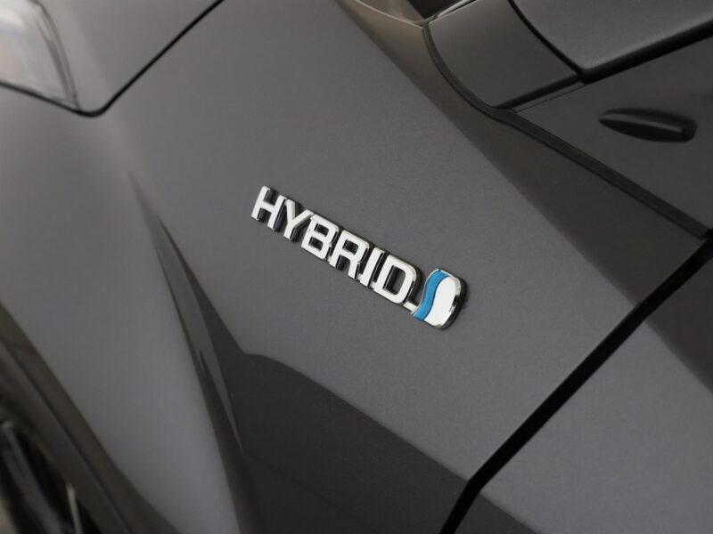 Toyota C-HR Lounge niski przebieg grzane fotele półskóra kamera ACC LED JBLpremium