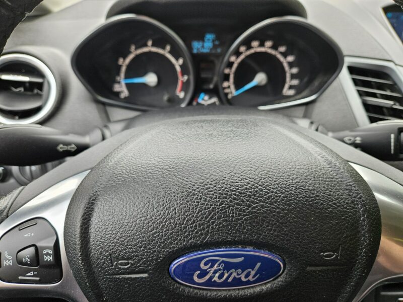 Ford Fiesta Podgrzewane fotele / Klimatyzacja / Czujniki parkowania Mk7 (2008-)