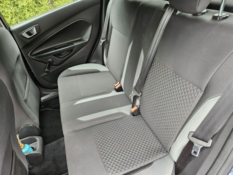 Ford Fiesta Podgrzewane fotele / Klimatyzacja / Czujniki parkowania Mk7 (2008-)