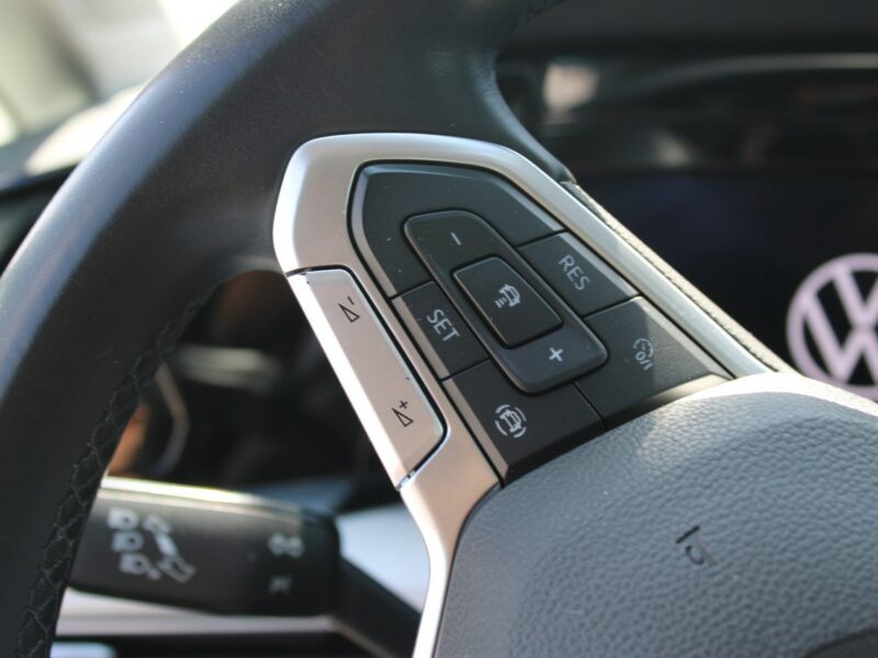 Volkswagen Golf LIFE Asystent Salon Polska Gwarancja VIII (2020-)