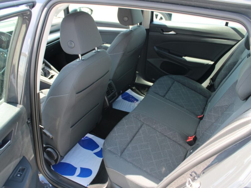 Volkswagen Golf LIFE Asystent Salon Polska Gwarancja VIII (2020-)