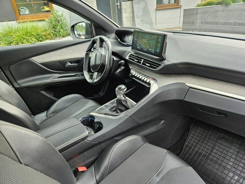 Peugeot 5008 1.2 PureTech GT 130 KM Panorama / I-właściciel / Serwisowany II (2017-)