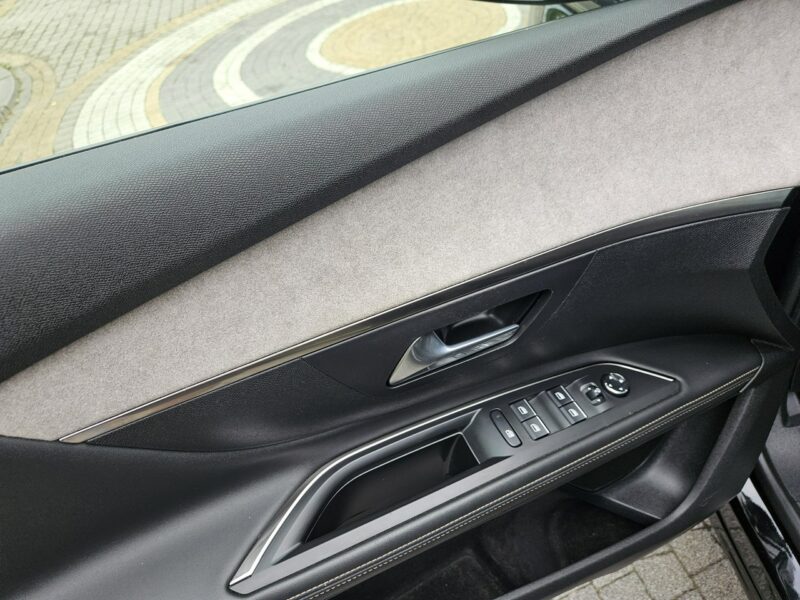 Peugeot 5008 1.2 PureTech GT 130 KM Panorama / I-właściciel / Serwisowany II (2017-)