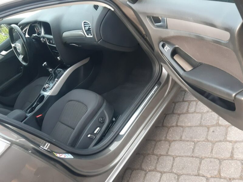 Audi A4 Audi A4 2.0 TFSI E85 Ambiente B8 (2007-2015)