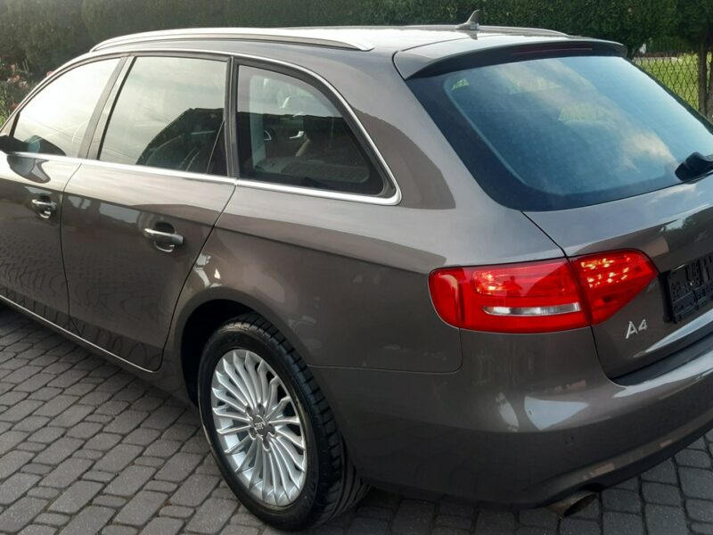Audi A4 Audi A4 2.0 TFSI E85 Ambiente B8 (2007-2015)