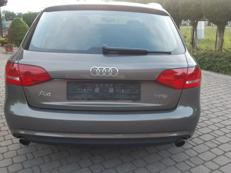 Audi A4 Audi A4 2.0 TFSI E85 Ambiente B8 (2007-2015)