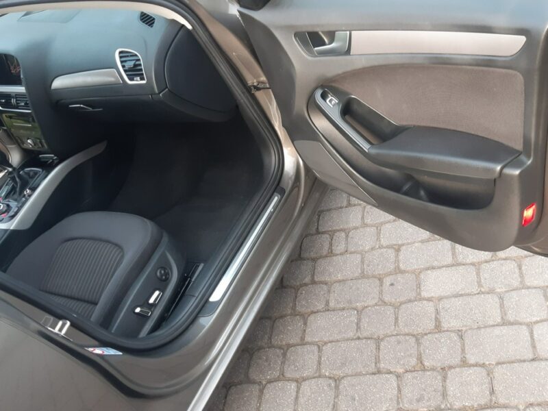 Audi A4 Audi A4 2.0 TFSI E85 Ambiente B8 (2007-2015)