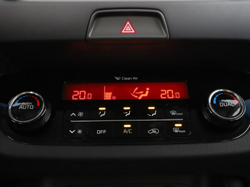 Kia Sportage Spirit automat 4x4 panorama grzane fotele przód+tył+kier. navi kamera III (2010-2015)