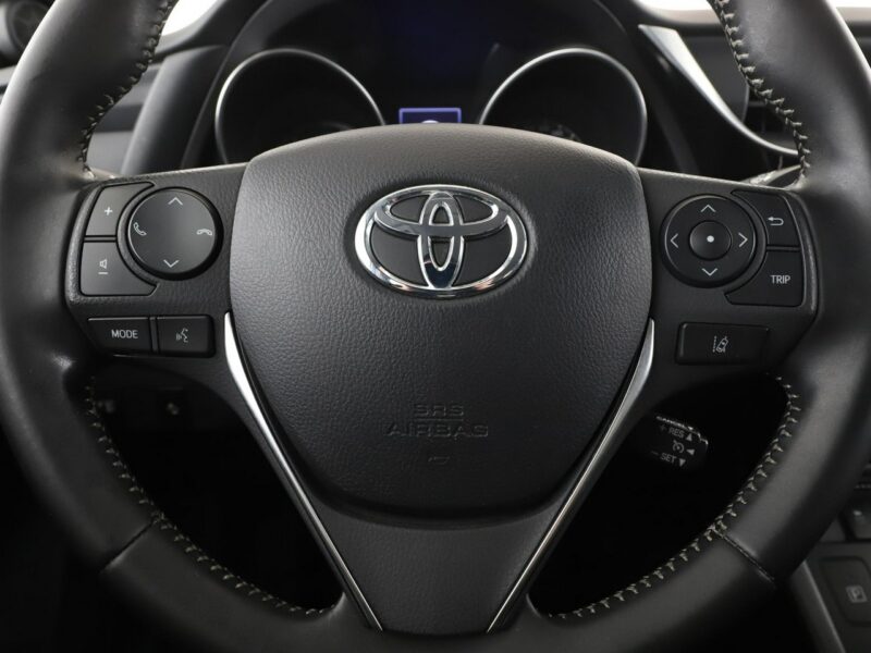 Toyota Auris hybryda PDC-kamera klima-auto Bluetooth tempomat II (2012-)