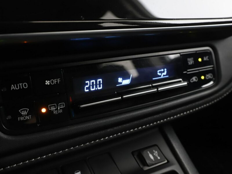 Toyota Auris hybryda PDC-kamera klima-auto Bluetooth tempomat II (2012-)