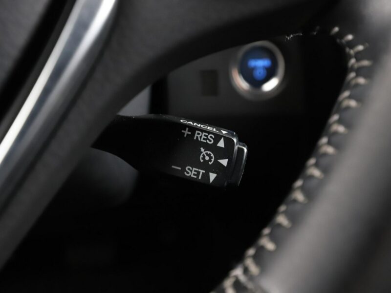 Toyota Auris hybryda PDC-kamera klima-auto Bluetooth tempomat II (2012-)