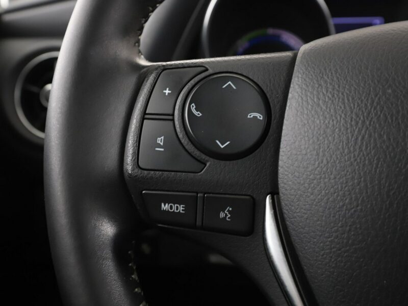 Toyota Auris hybryda PDC-kamera klima-auto Bluetooth tempomat II (2012-)