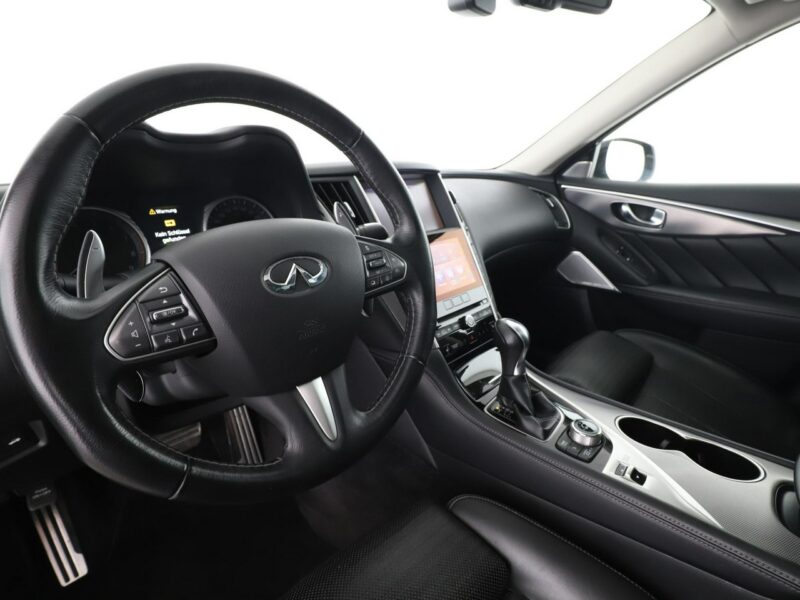Infiniti Q50 4x4 aut. HEV skóra navi el. sterowane i grzane fotele kamera i czujnik