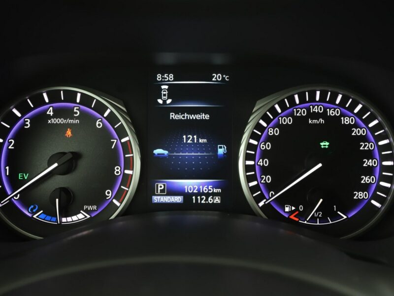 Infiniti Q50 4x4 aut. HEV skóra navi el. sterowane i grzane fotele kamera i czujnik