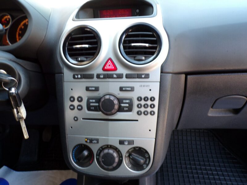 Opel Corsa Lift /Edycja 150 /Klima /Gwarancja /1,2 /70KM /2012r D (2006-2014)