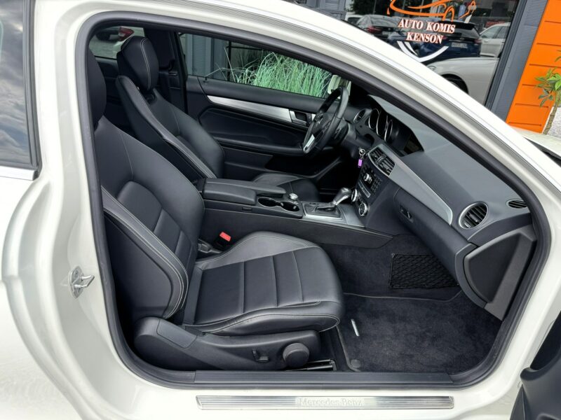 Mercedes C 250 AMG, Oryginalny przebieg, Panorama dach otwierana, LED W204 (2007-2014)