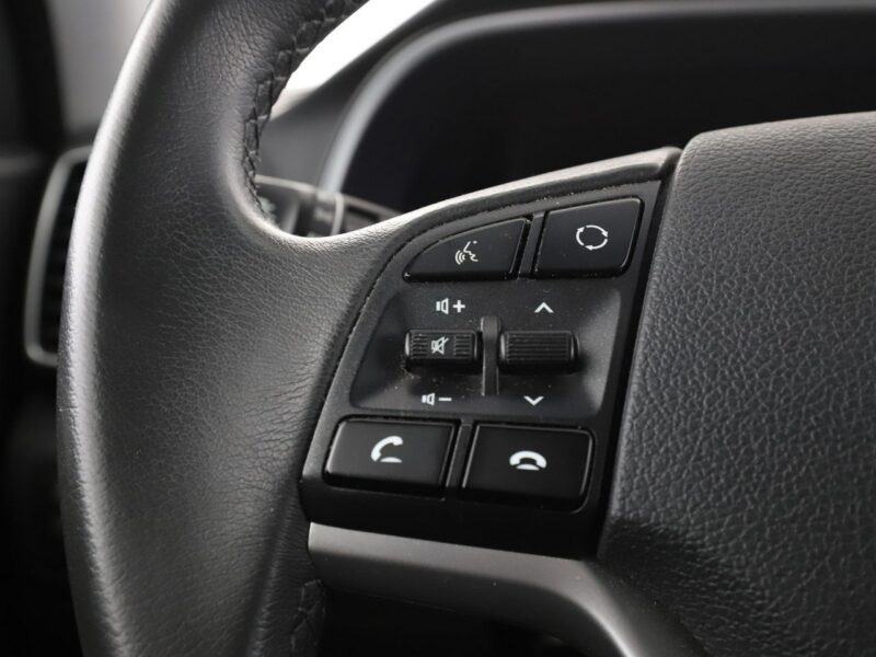 Hyundai Tucson 177KM Automat Navi Automatyczna klimatyzacja Podgrzewane fotele Czujni III (2015-2020)