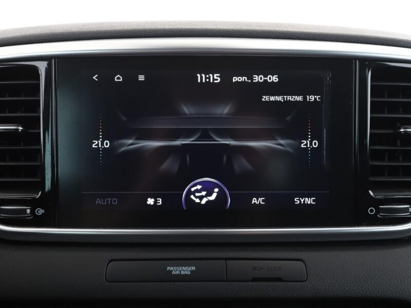 Kia Sportage Navi Kamera cofania Automatyczna klimatyzacja Podgrzewane fotele Bluet IV (2016-2021)