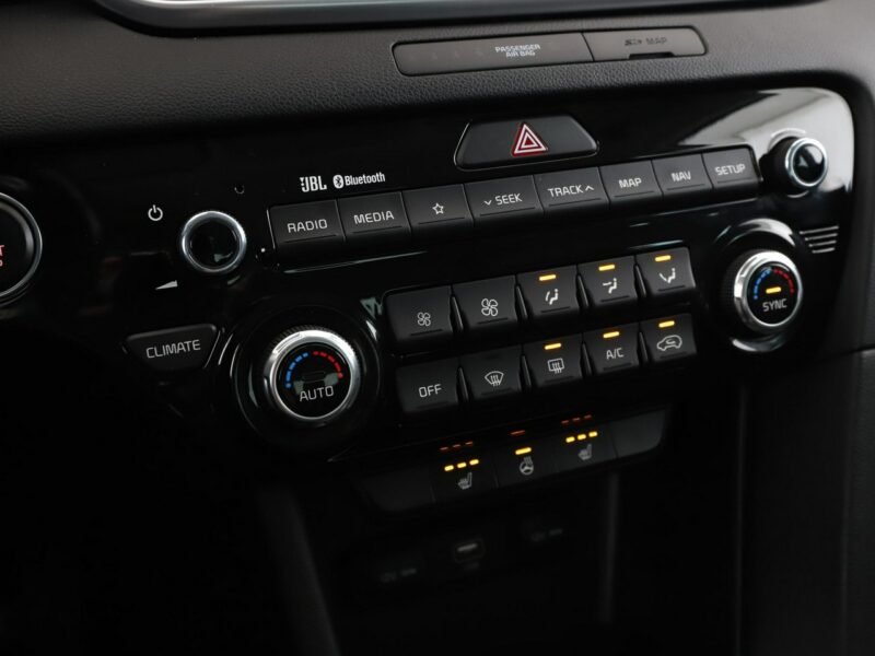 Kia Sportage Navi Kamera cofania Automatyczna klimatyzacja Podgrzewane fotele Bluet IV (2016-2021)