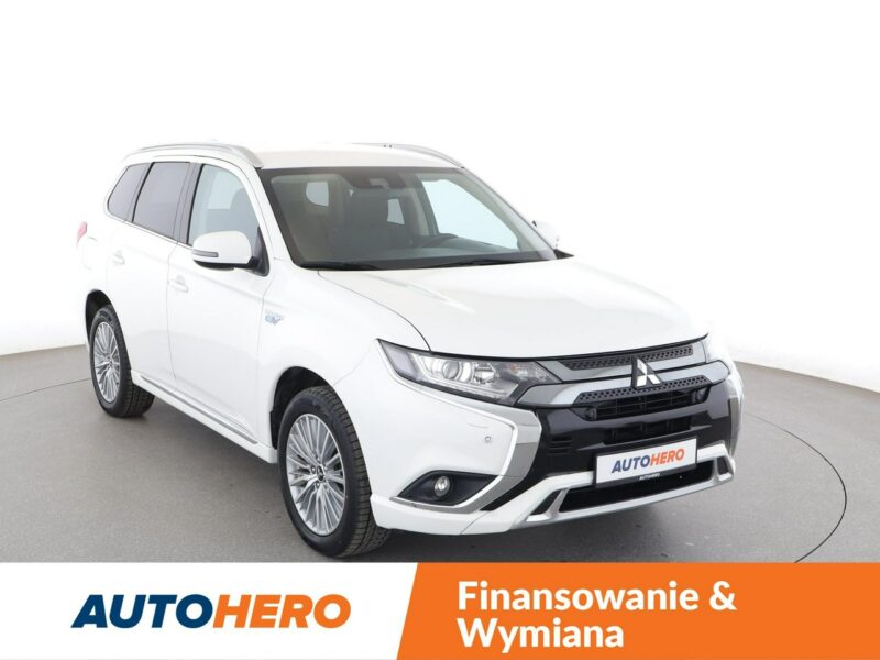 Mitsubishi Outlander PHEV 4x4 automat navi kamera grzane fotele hak tempomat III (2012-)