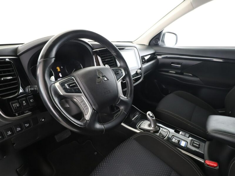 Mitsubishi Outlander PHEV 4x4 automat navi kamera grzane fotele hak tempomat III (2012-)