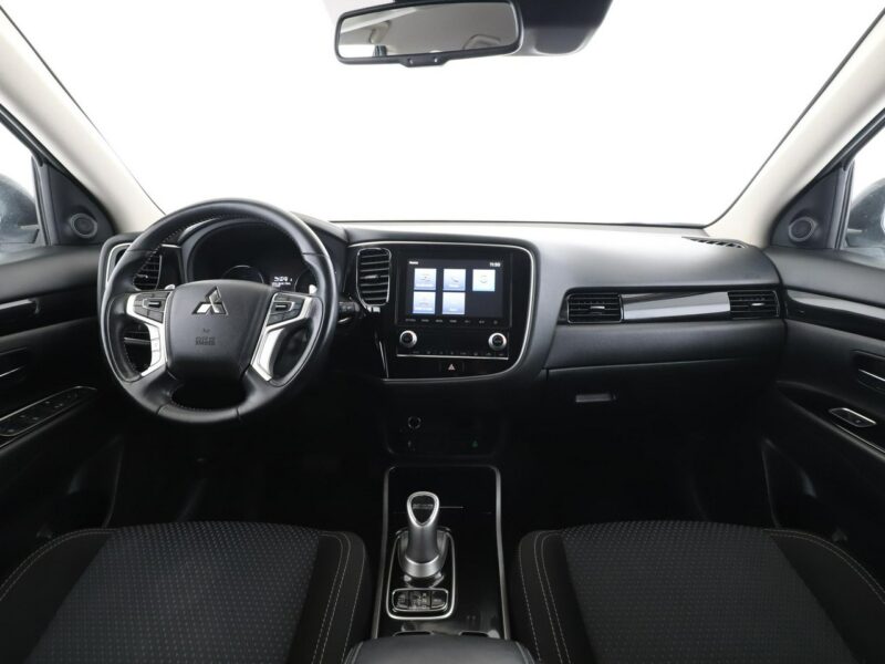 Mitsubishi Outlander PHEV 4x4 automat navi kamera grzane fotele hak tempomat III (2012-)