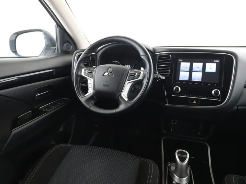 Mitsubishi Outlander PHEV 4x4 automat navi kamera grzane fotele hak tempomat III (2012-)