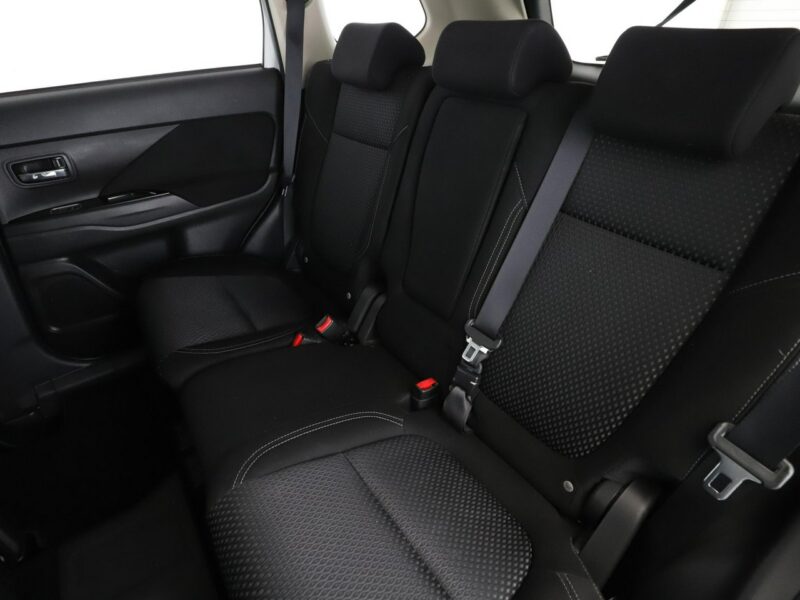 Mitsubishi Outlander PHEV 4x4 automat navi kamera grzane fotele hak tempomat III (2012-)