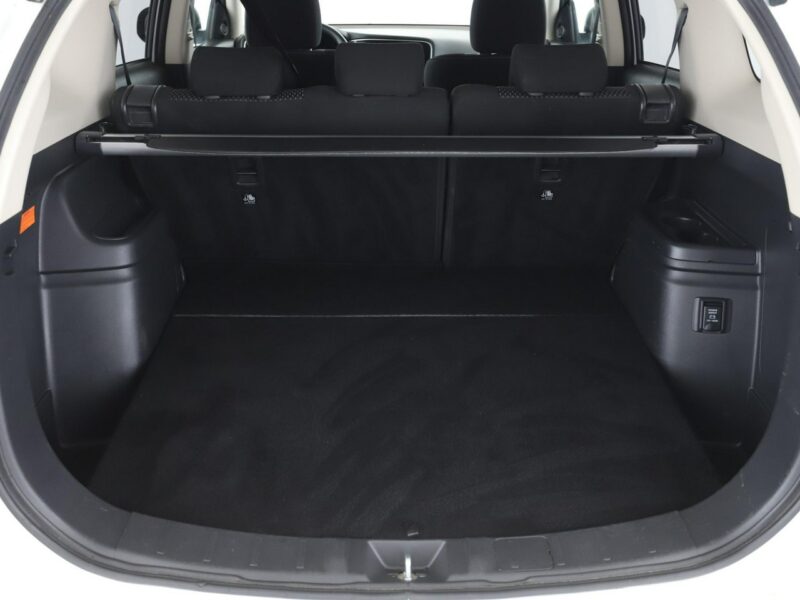 Mitsubishi Outlander PHEV 4x4 automat navi kamera grzane fotele hak tempomat III (2012-)