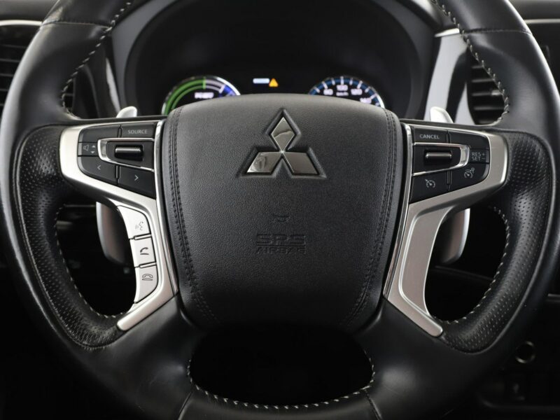 Mitsubishi Outlander PHEV 4x4 automat navi kamera grzane fotele hak tempomat III (2012-)