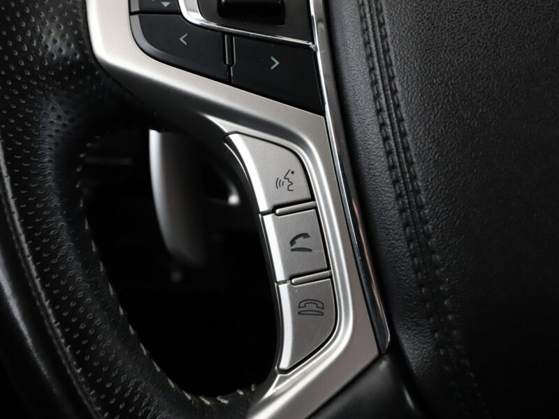 Mitsubishi Outlander PHEV 4x4 automat navi kamera grzane fotele hak tempomat III (2012-)