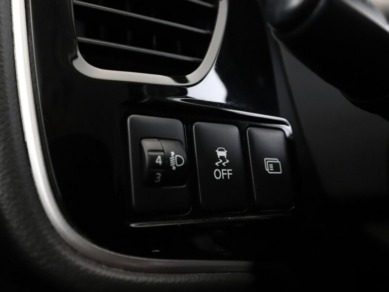 Mitsubishi Outlander PHEV 4x4 automat navi kamera grzane fotele hak tempomat III (2012-)