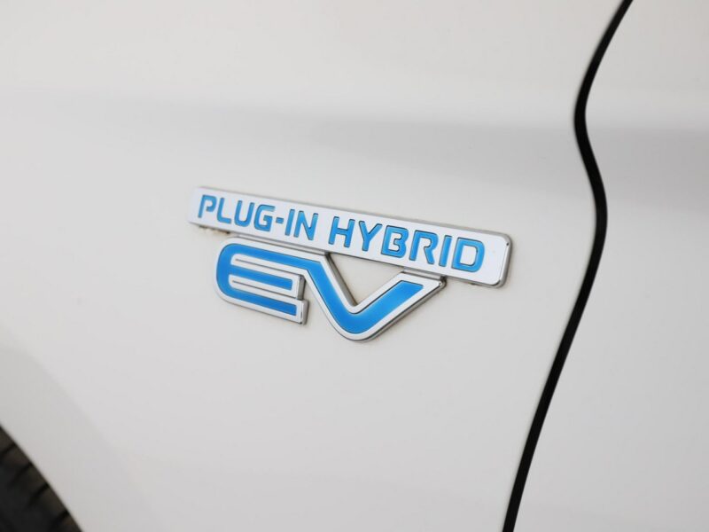 Mitsubishi Outlander PHEV 4x4 automat navi kamera grzane fotele hak tempomat III (2012-)