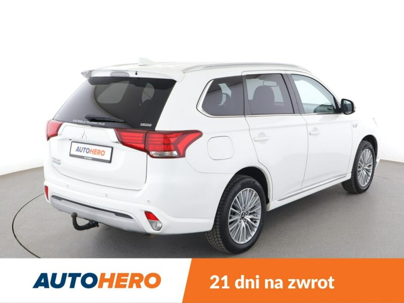 Mitsubishi Outlander PHEV 4x4 automat navi kamera grzane fotele hak tempomat III (2012-)