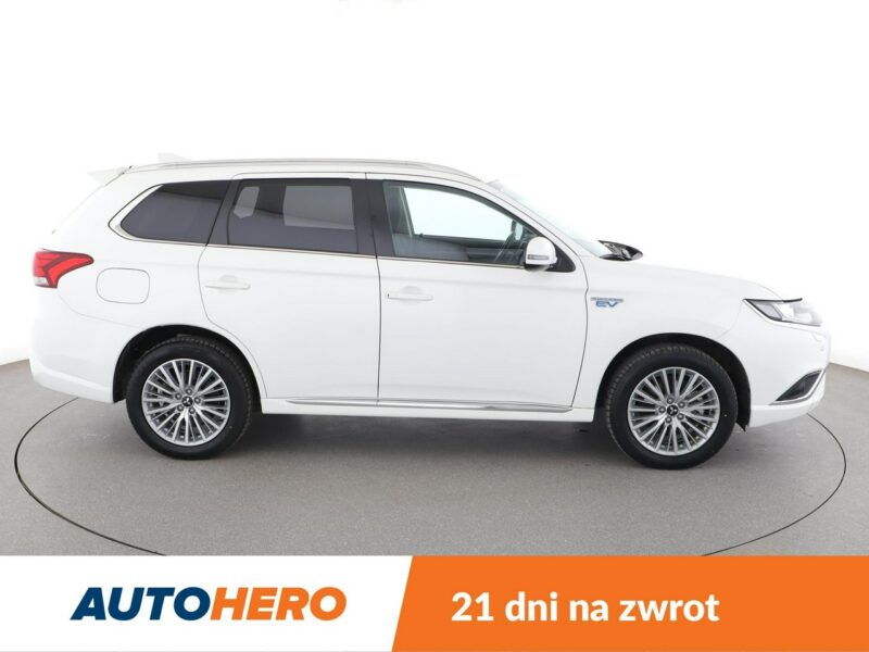 Mitsubishi Outlander PHEV 4x4 automat navi kamera grzane fotele hak tempomat III (2012-)