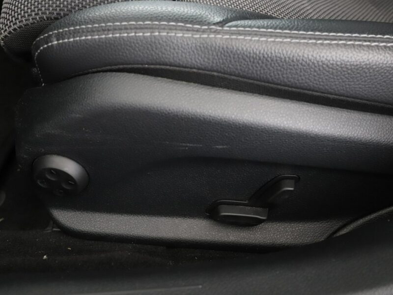 Mercedes C 300 FV23 C300de PHEV LIFT Avantgarde Navi Grzane Fotele Virtual Kamera LED W205 (2014-2021)